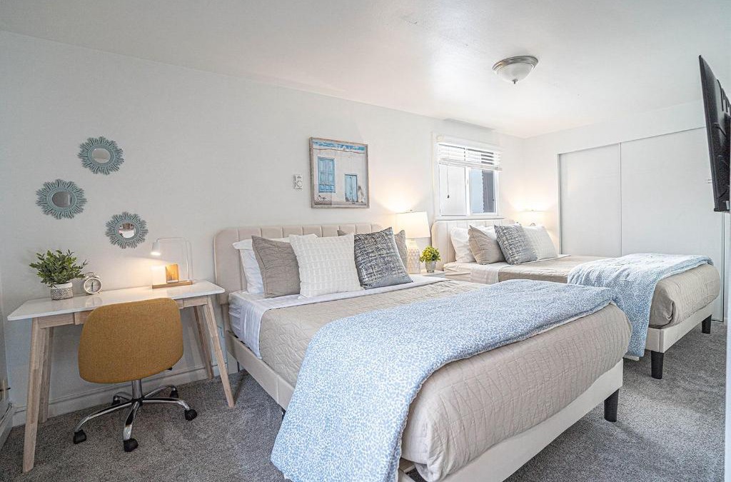 Alki Apartment | Seaside Serenity 1-BR Apt with peek-a-boo sound views
