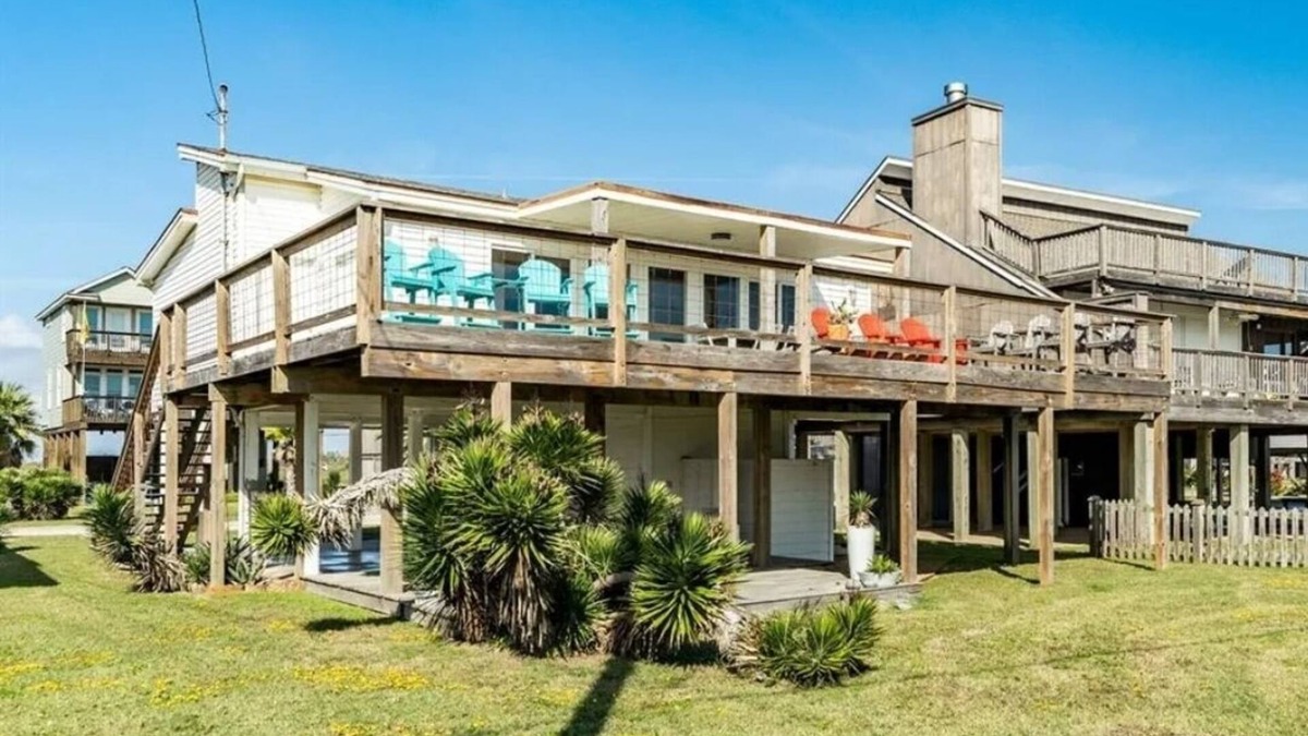Bermuda Beach House | Seaside Serenity- Amazing 2nd row views, and dog friendly!