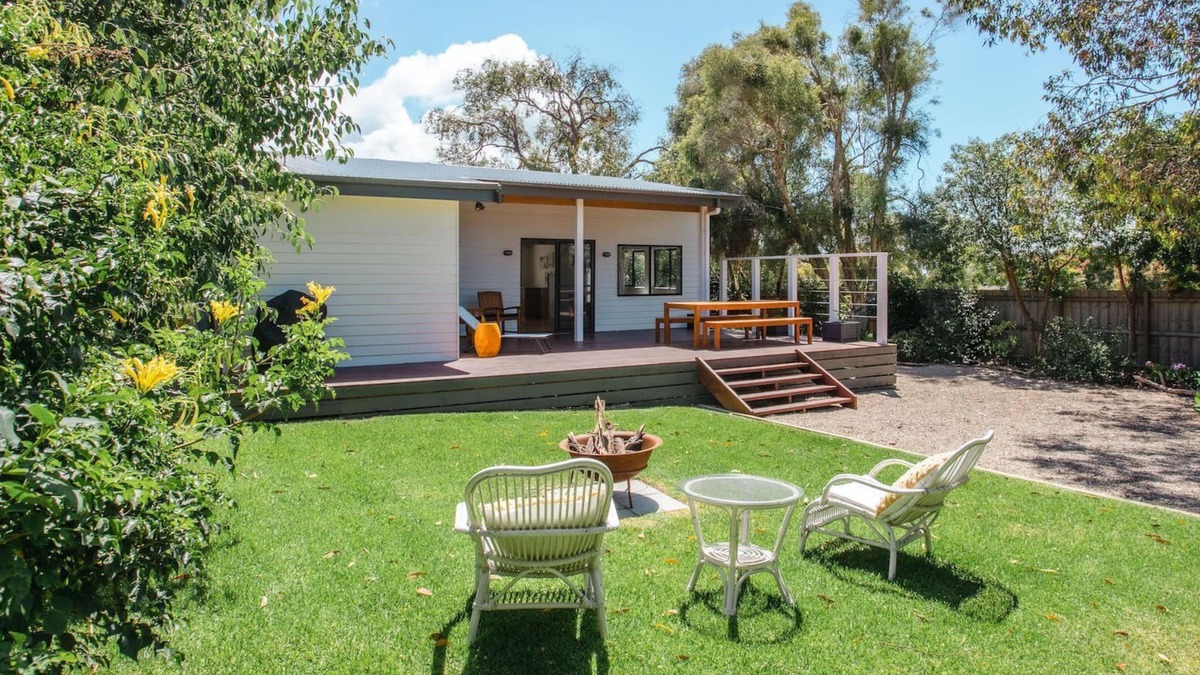 Flinders Cottage | Seaside Serenity, Escape to a beautiful beach house steps away from the ocean, pier and golf course.