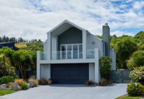 South Bay House | Seaside Serenity