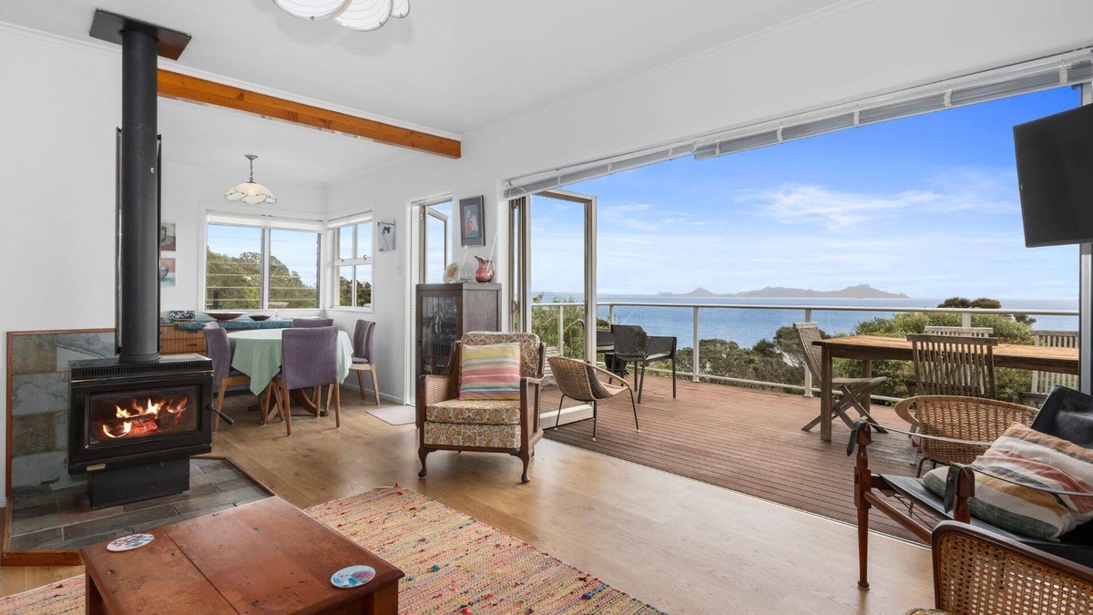Langs Beach House | Seaside Serenity - Well-appointed and comfortable home with stunning views over Bream Bay