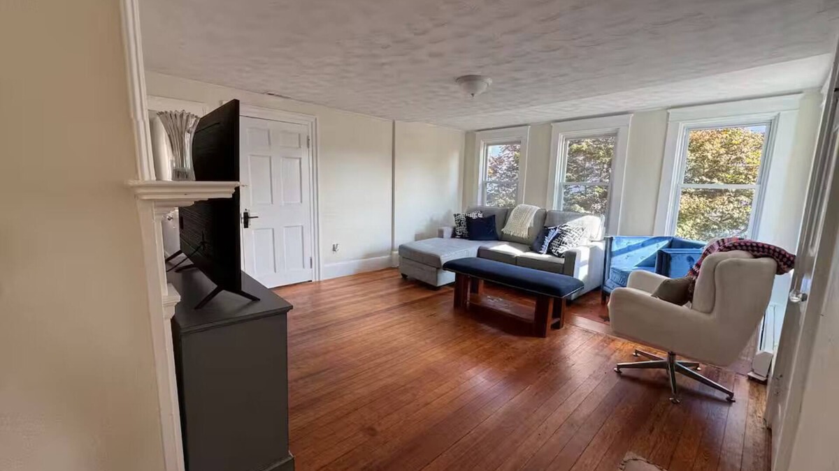 Warren Apartment | Seaside Stay in Historic Warren