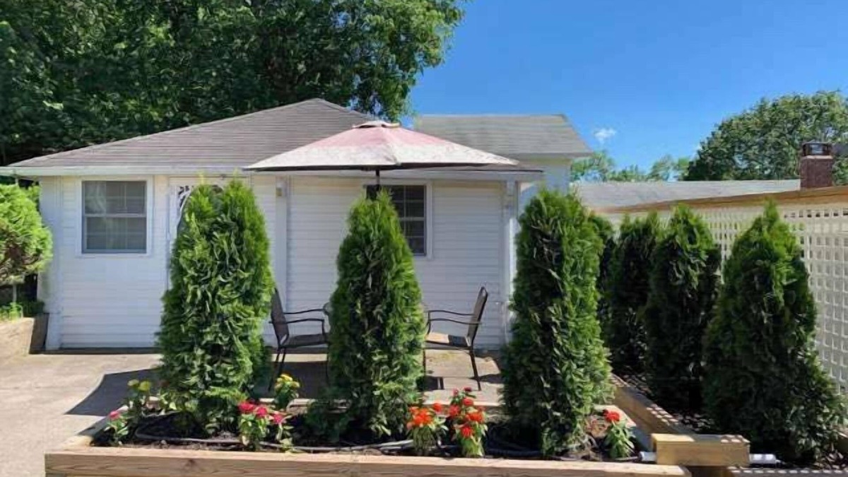 Wading River House | Seaside Stay Steps to Beach, BBQ Grill