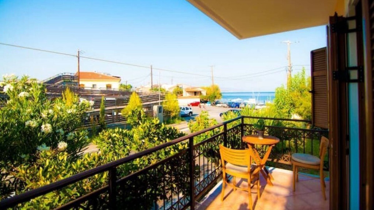 Ireon Apartment | Seaside studio in Ireo with a breathtaking view