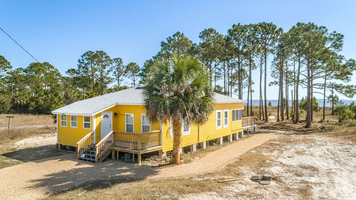 Carrabelle House | Seaside Sunrise 2BR/1BA beachfront home