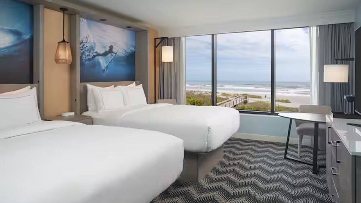 Cocoa Beach Hotel | Seaside Symphony! Short Drive to TreeTop Trek and Brevard Zoo! Onsite Pool!