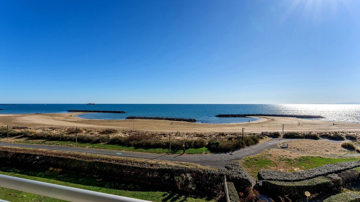 Cap d'Agde Apartment | 🌞SEAside & view 4th ASC⏫ 61 m2 ⭐ AIRcond. WIFI 🅿️ 🏊 🏓 Petanque ⛳