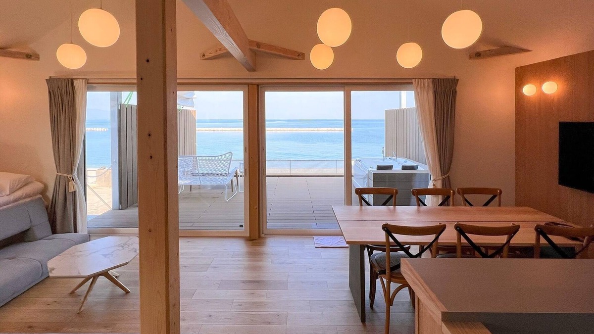 Sanuki House | Seaside villa for rent with jacuzzi overlooking th/Sanuki Kagawa