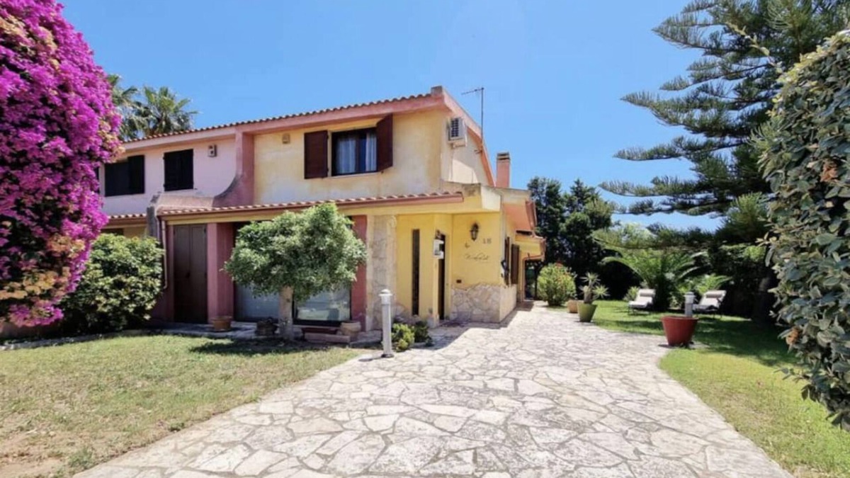 Capoterra Villa | Seaside villa with garden BBQ