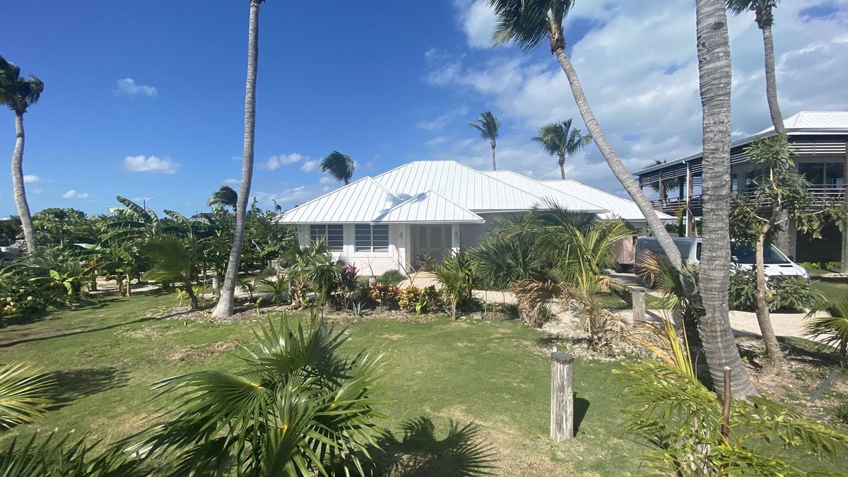 Treasure Cay House | Seasmoker Boat House with Dock Space
