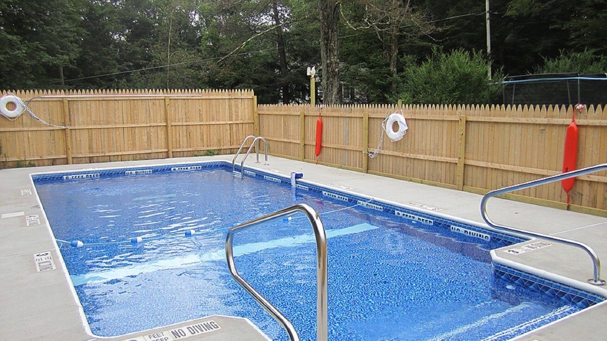 White Lake Cottage | Seasonal Cottages Colony With Outdoor Swimming Pool