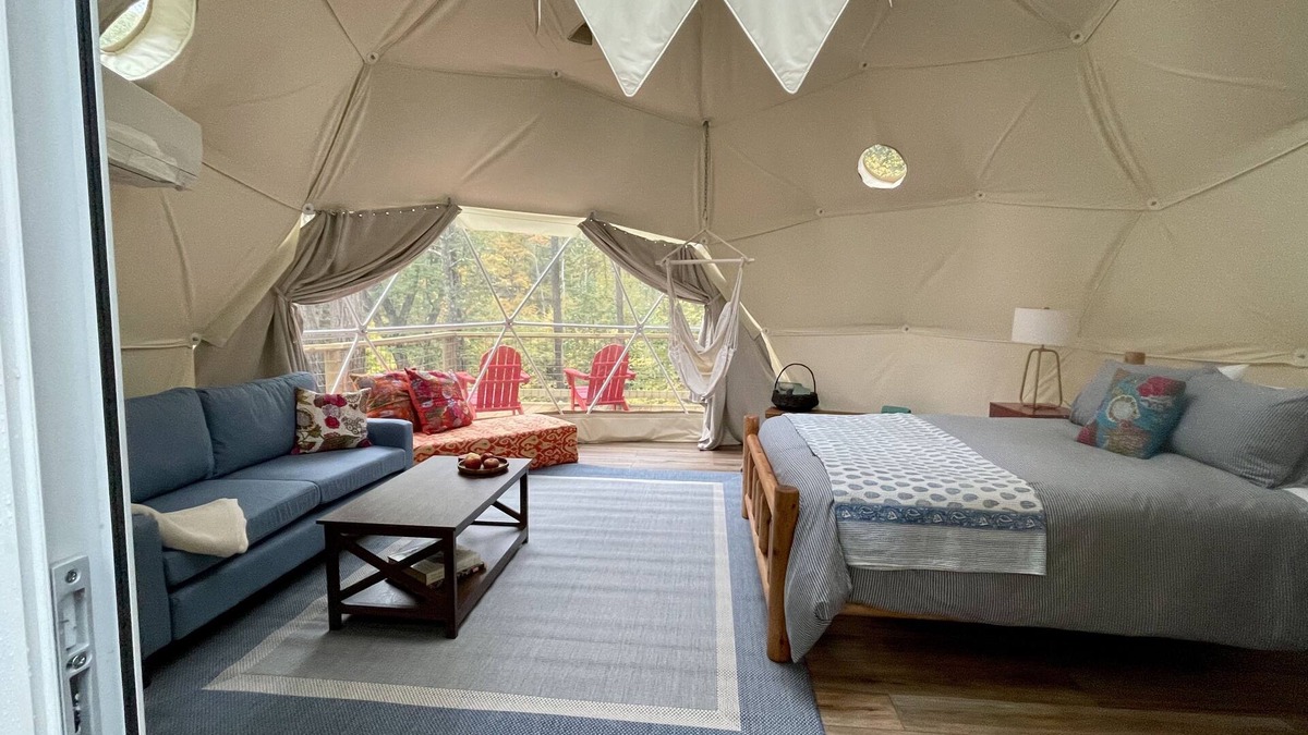 Wallkill House | Seasonal, Cozy Geo-Dome with Heat/AC on Private Hiking paradise in Gunks.