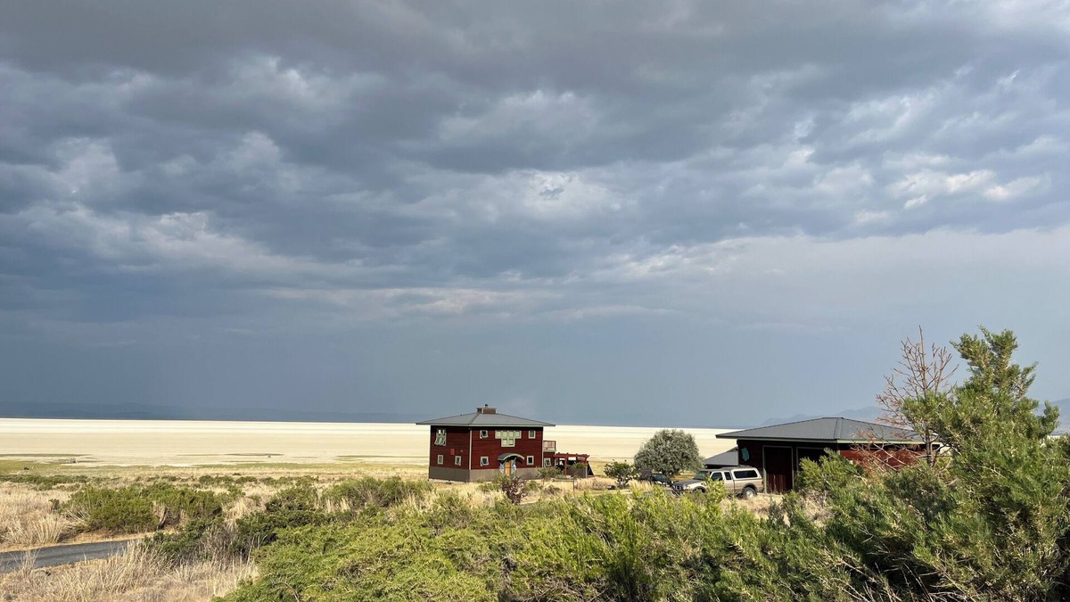 Summer Lake Cabin | Seasonal Lake pet friendly lookout style cabin on13 acres! Dark sky & wildlife