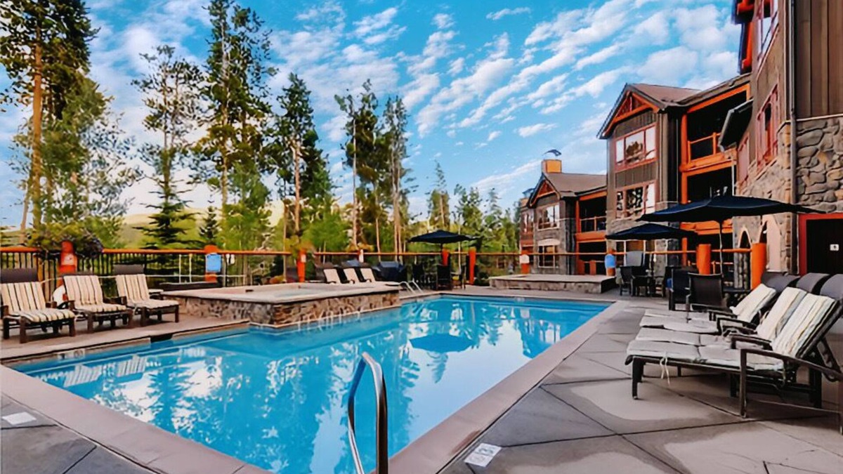 Four O'Clock Condo | ✨ Seasons at BlueSky - Lux Penthouse 🏔️ Ski In/Ski Out 🎿 Spa 🧖‍♀️Resort Pool