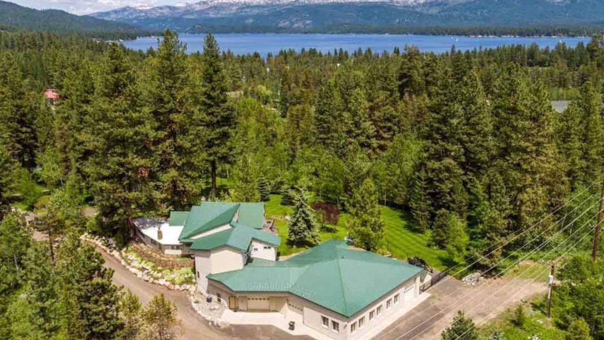 McCall House | Seasons at McCall - Indoor Pool - Game Room - Outdoor Hot Tub - Bar room - Pool table