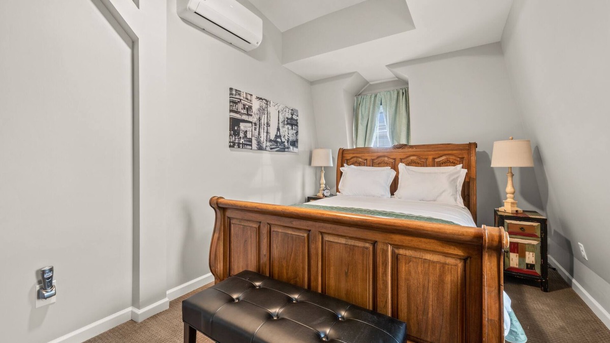 Wallingford Center Apartment | Seasons Hospitality offers all new 1Br with tons of charm