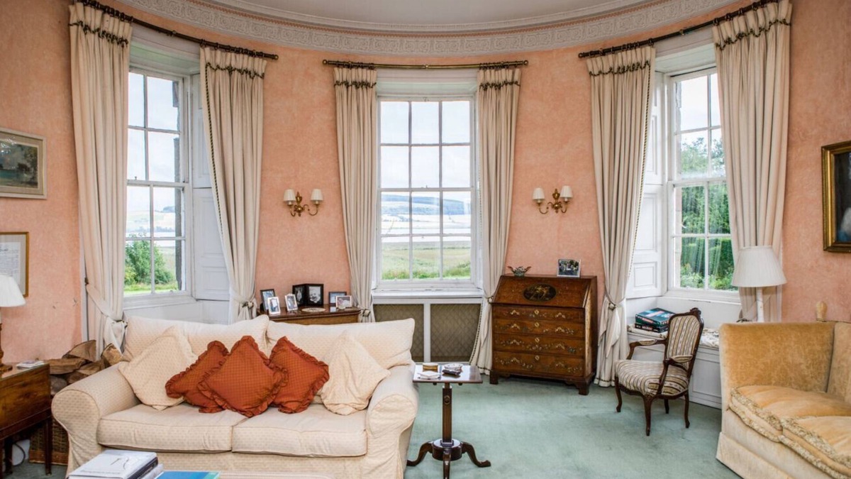 Glenisla Apartment | Seasyde House - The Admiral Duncan Room