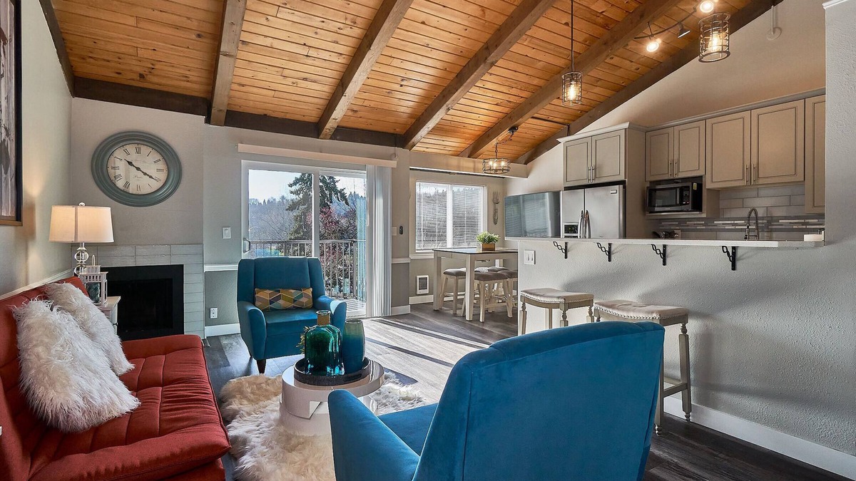 Tukwila Condo | SeaTac Condo Close to Everything!