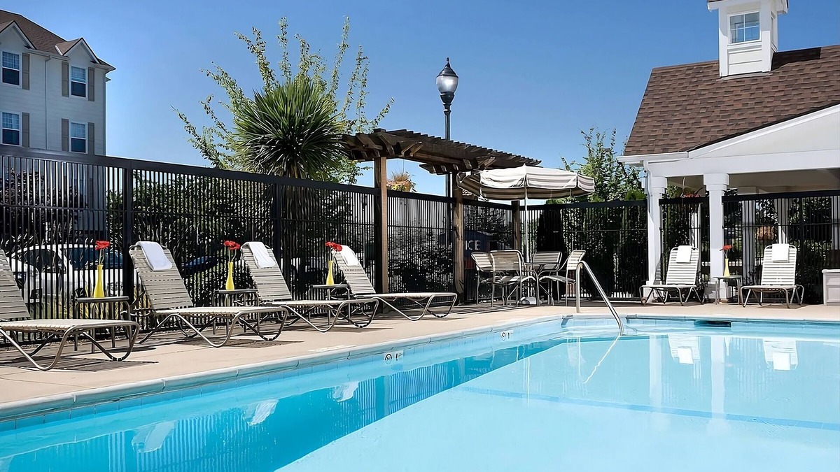 Renton Hotel | Seattle Family Escape: Outdoor Pool, Pet-Friendly, Free Airport Shuttle, 2 Rooms