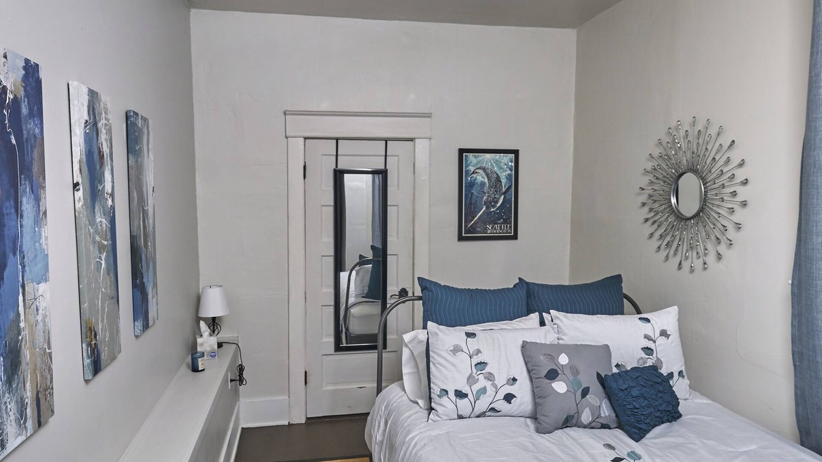 Fremont Apartment | Seattle Fremont Neighborhood Apartment: "Walk To The Center Of The Universe"