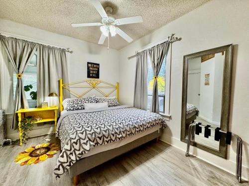 Rainier Valley House | Seattle Home with 2 bedrooms a King bed Queen bed and an Extra Sofa Bed Located 10 minutes from SeaTac Airport and 20 minutes from Downtown