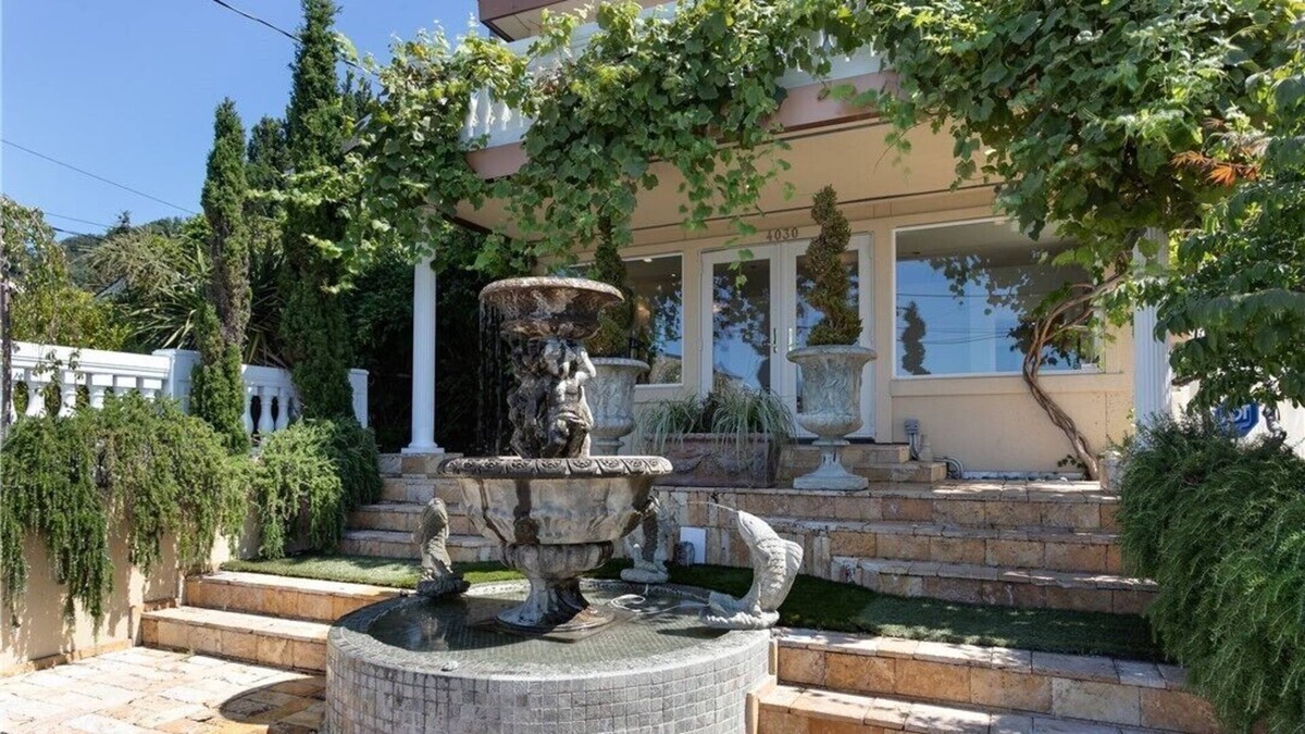 Alki Villa | Seattle La Villa Rustica Luxury Waterfront Beach Villa