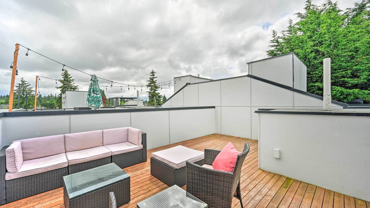 Licton Springs House | Seattle Townhome: Rooftop Deck < 7 Mi to Dtwn