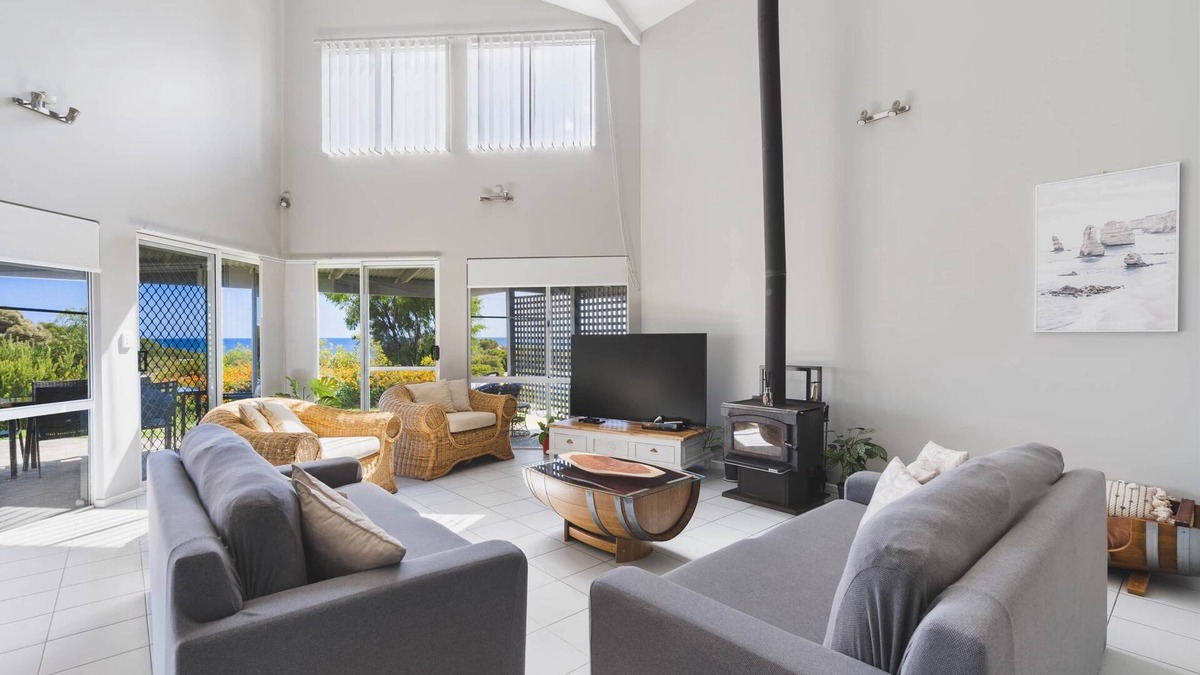 Peppermint Grove Beach House | Seaview Beach House by Peppy Beach Retreats® (10 Adults), Beach House