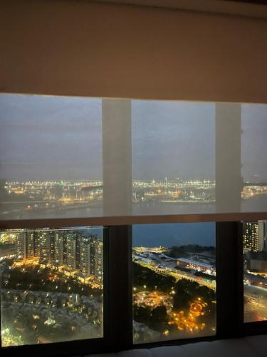 Islands District Apartment | Seaview condo near airport and Disney Land