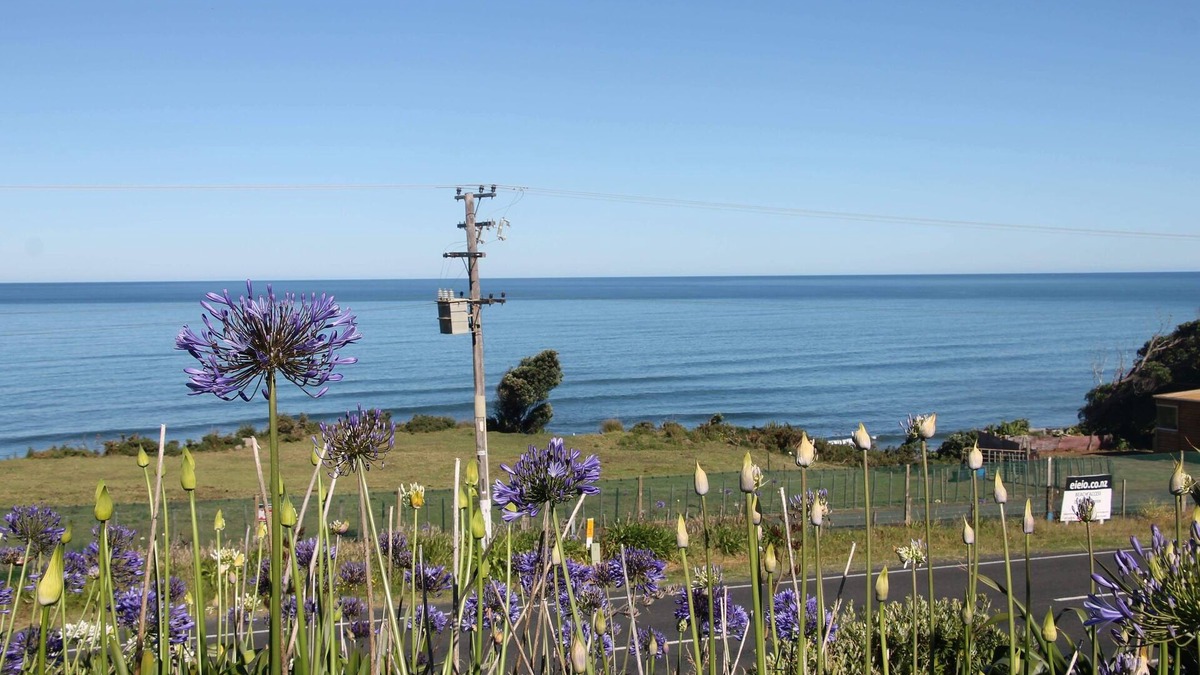 Mokau House | Seaview Cottage. A cosy relaxing cottage, close to Mokau.