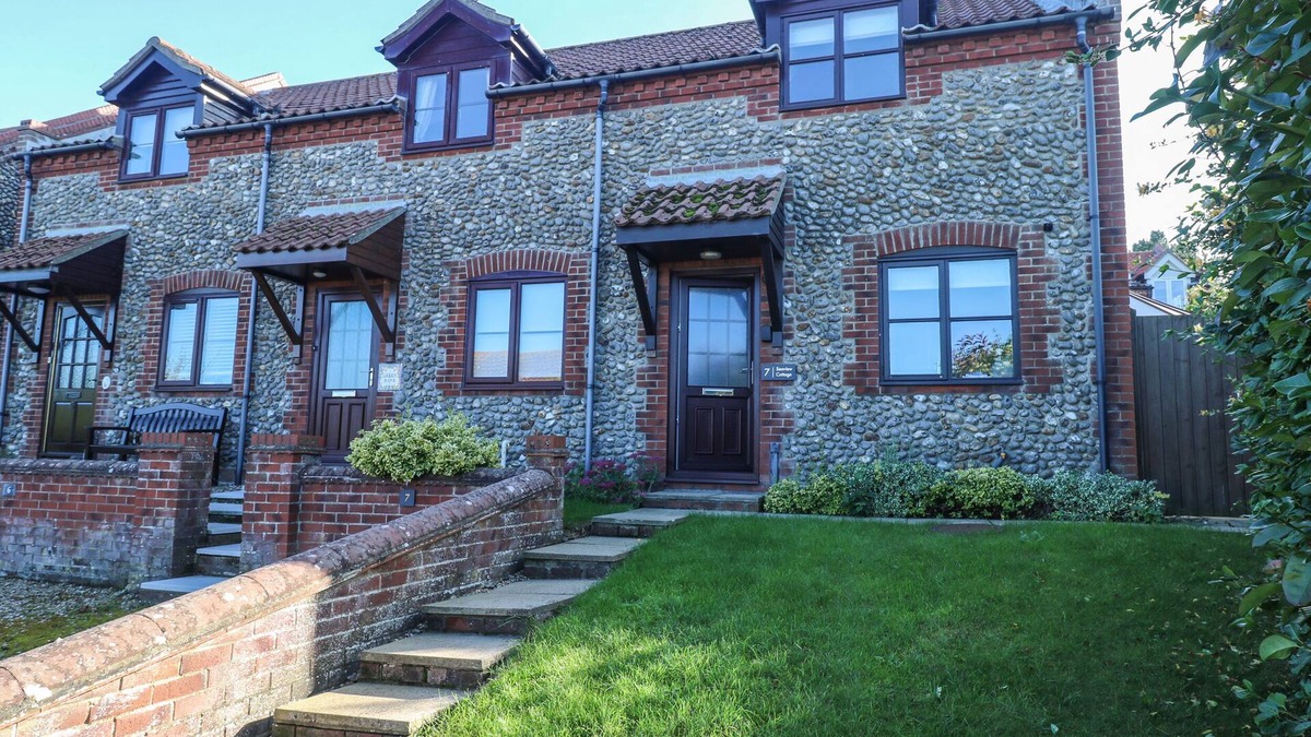 Salthouse Cottage | SEAVIEW COTTAGE, character holiday cottage in Salthouse, Norfolk