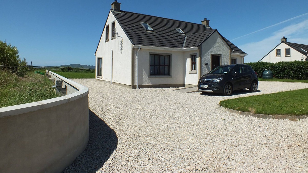 Downings Cottage | Seaview Cottage Downings Wifi/Pets/BBQ/Views/Decking/Garden/Open Fire/Parking