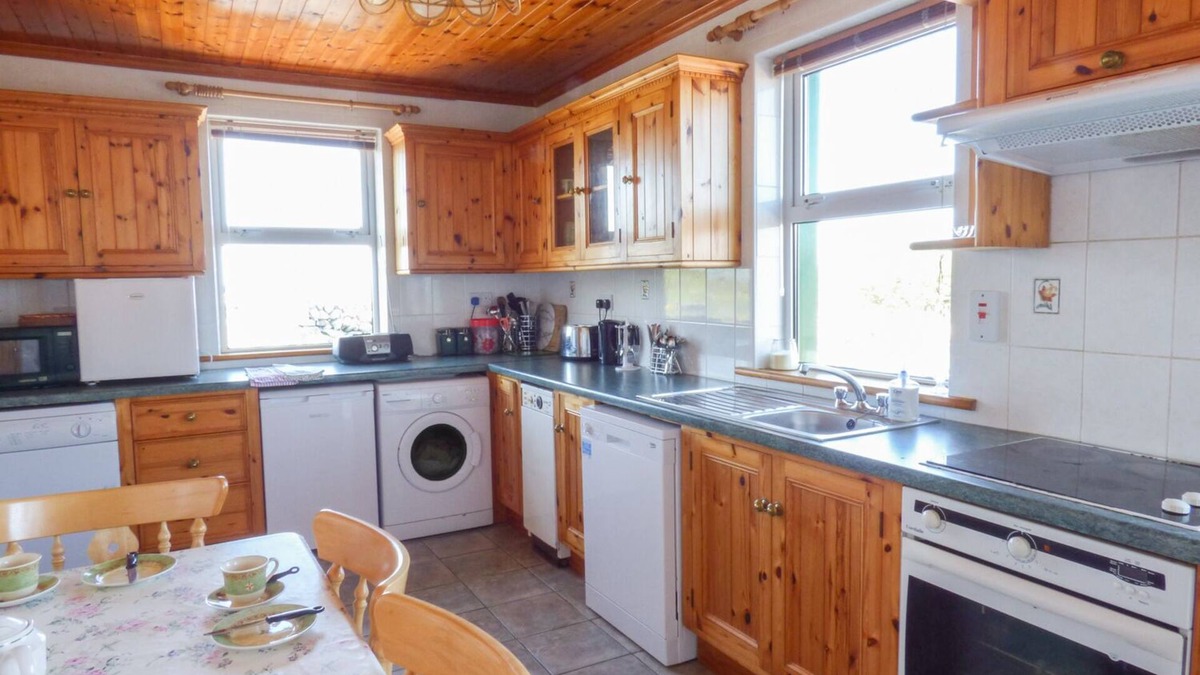 Murroogh House | SEAVIEW COTTAGE, pet friendly, with open fire in Fanore, County Clare