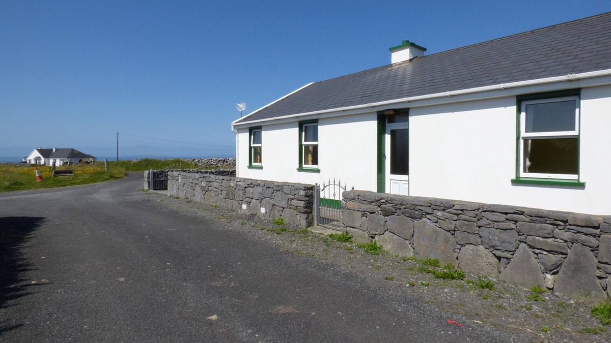 Murroogh House | SEAVIEW COTTAGE, pet friendly, with open fire in Fanore, County Clare