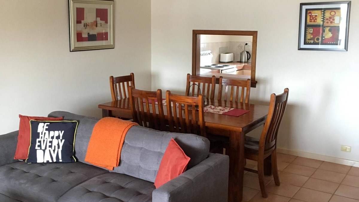 Rockingham Apartment | Seaview on Kent.a beachside gem.