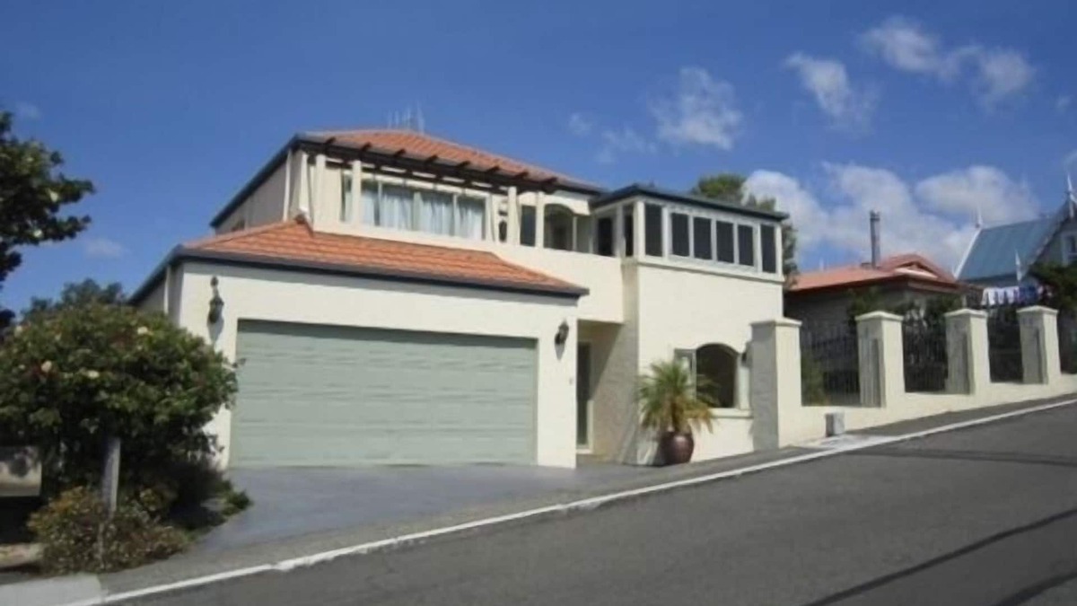 Bluff Hill Apartment | Seaview On Sealy - Not Your Ordinary Bach