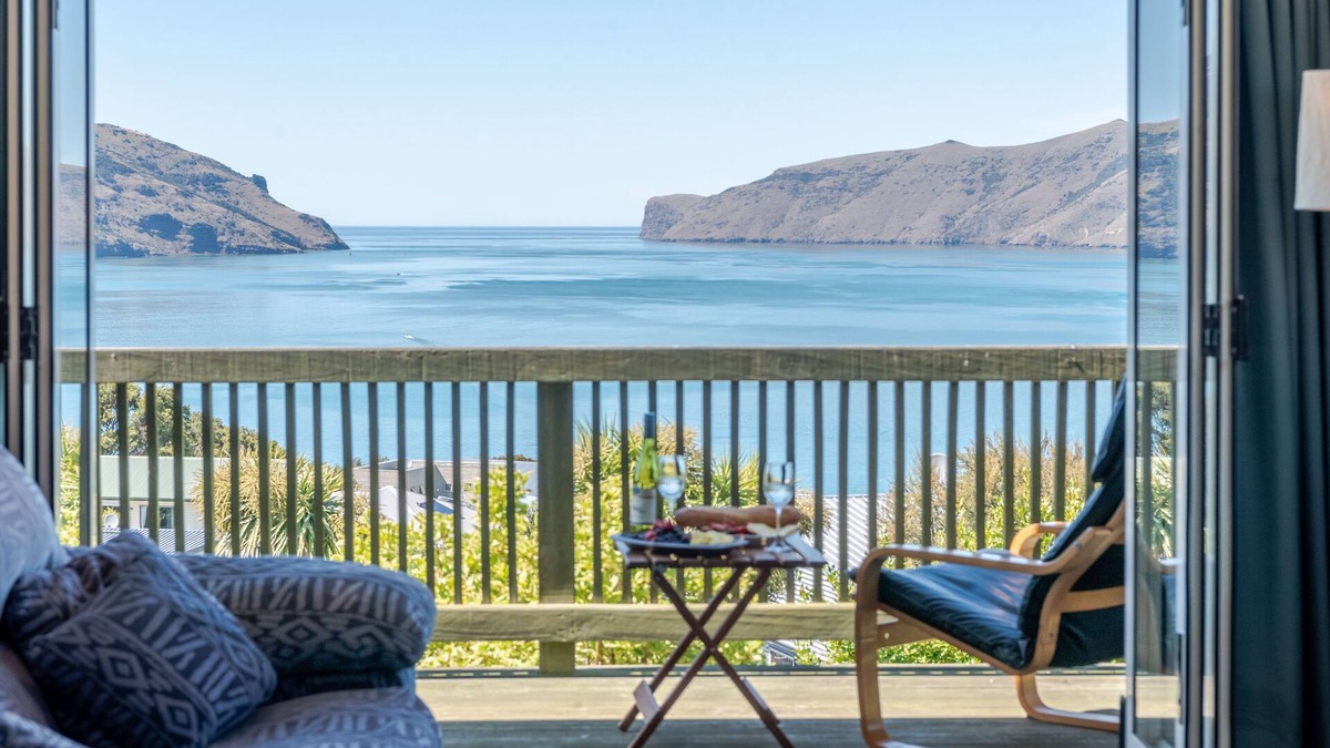 Wainui House | Seaview Outlook - Wainui Holiday Home
