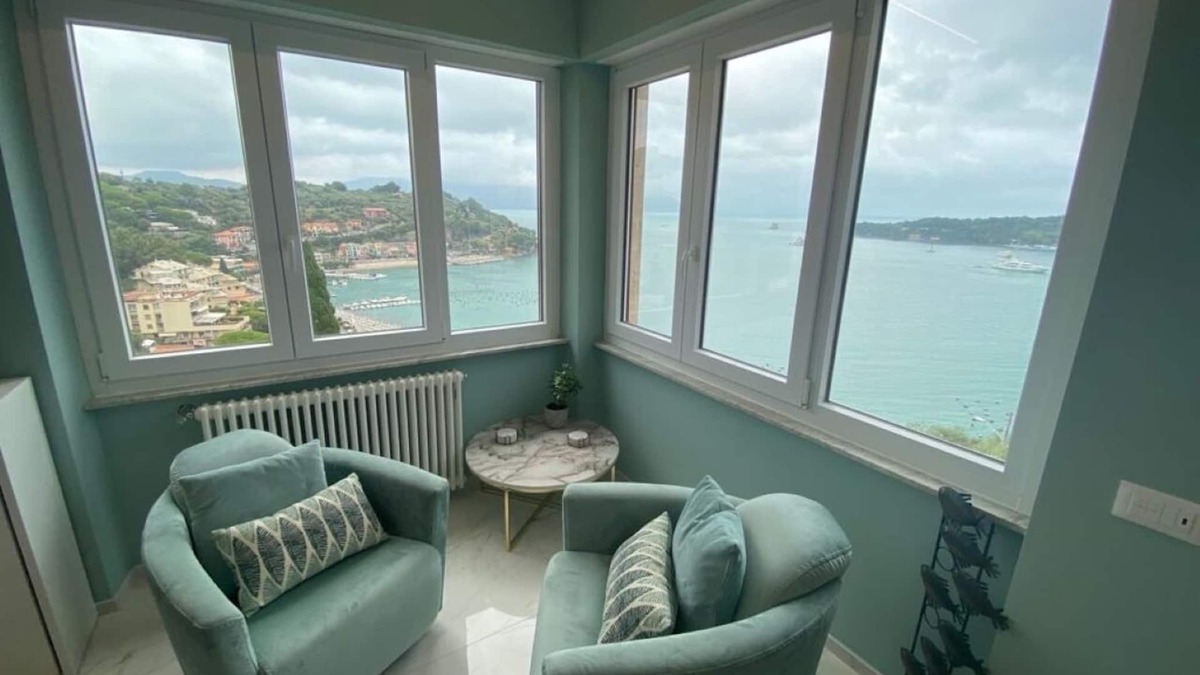 Portovenere Apartment | Seaview Penthouse apartment with endless views and spectacular sunrises