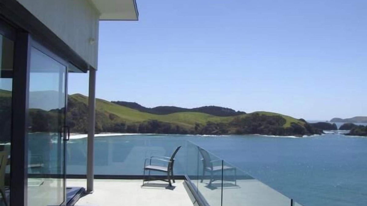 Mahinepua House | Seaview Point Stunning clifftop house