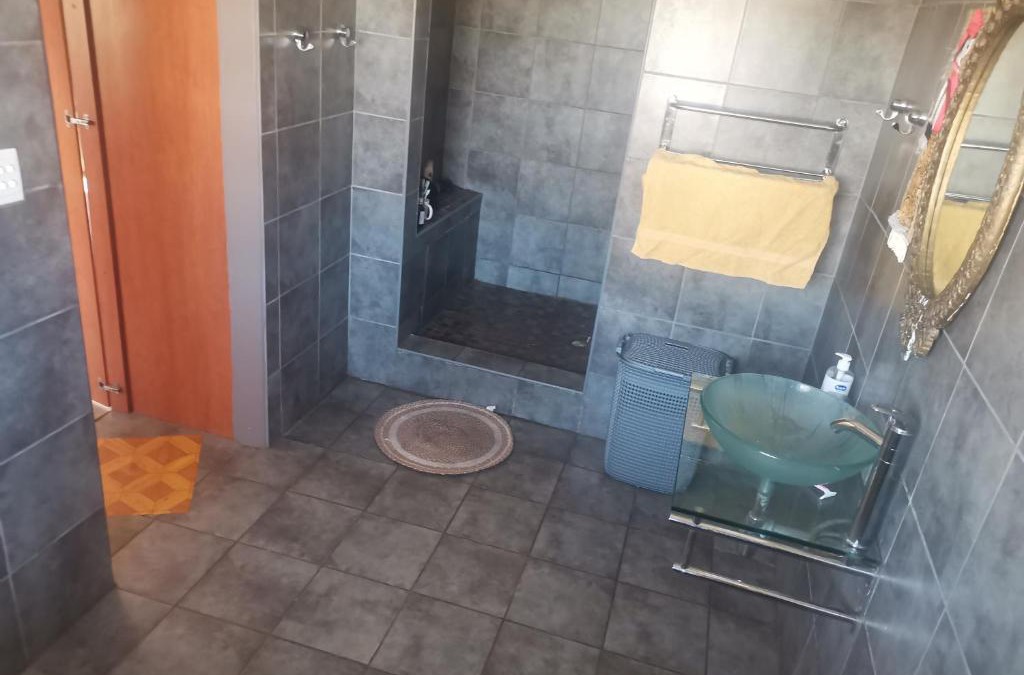 Port Elizabeth Apartment | Seaview Port Elizabeth Bachelors Pad