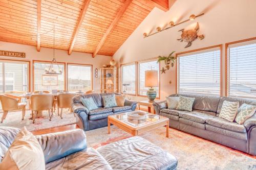 Rockaway Beach House | Seaview Rockaway - Meredith Lodging