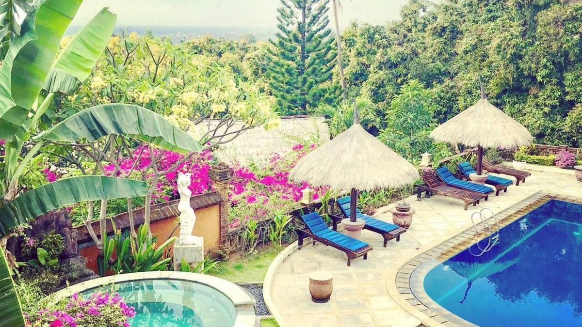 Singaraja House | Seaview Villas in Tropical Garden with Staff and Car! Group bookings possible!