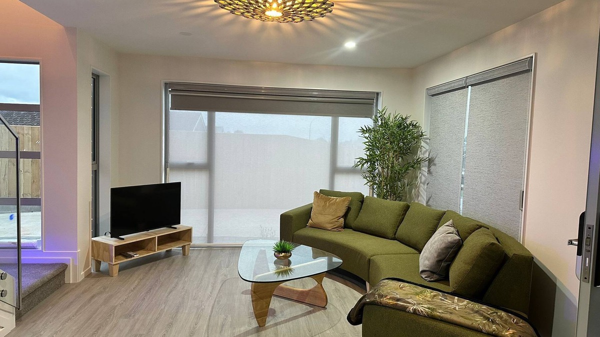 Hillsborough House | Seaviews central with Airport Proximity"