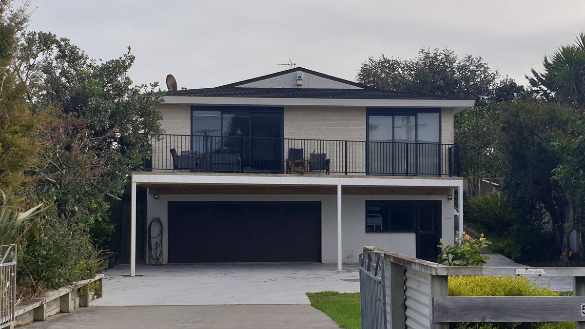 Paraparaumu Beach House | Seaviews from the deck