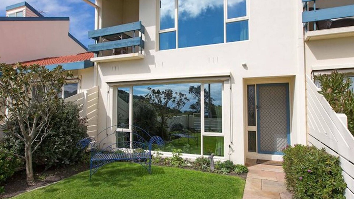 Mornington House | SEAVIEWS MORNINGTON.