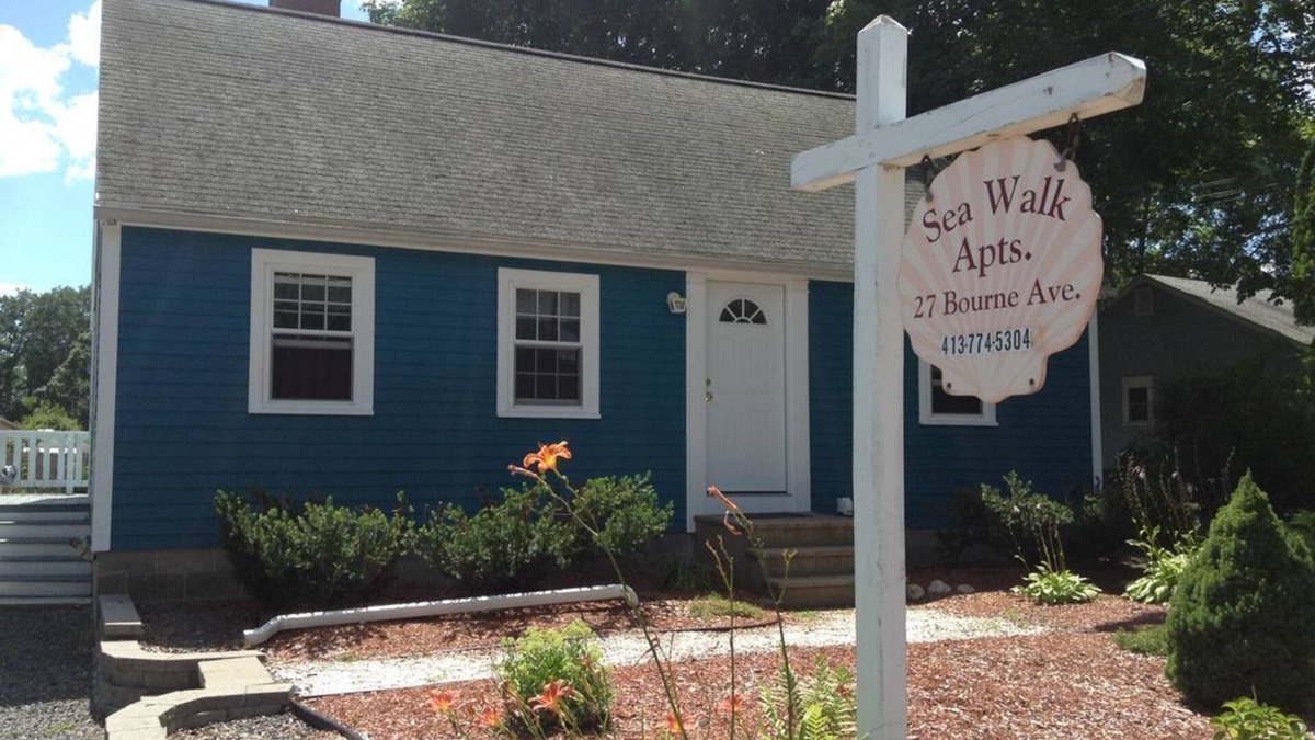 Moody Bed & Breakfast | Seawalk Apartments on Ogunquit line