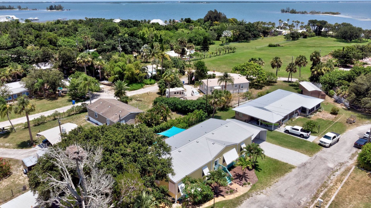 Roseland Cottage | Sebastian Sunrise Cottage with Indian River Access & Awesome Sunrises!