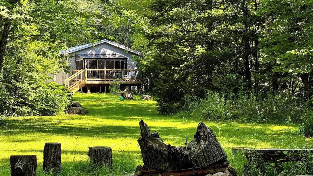 Carden House | Sebright Cottage With Private River