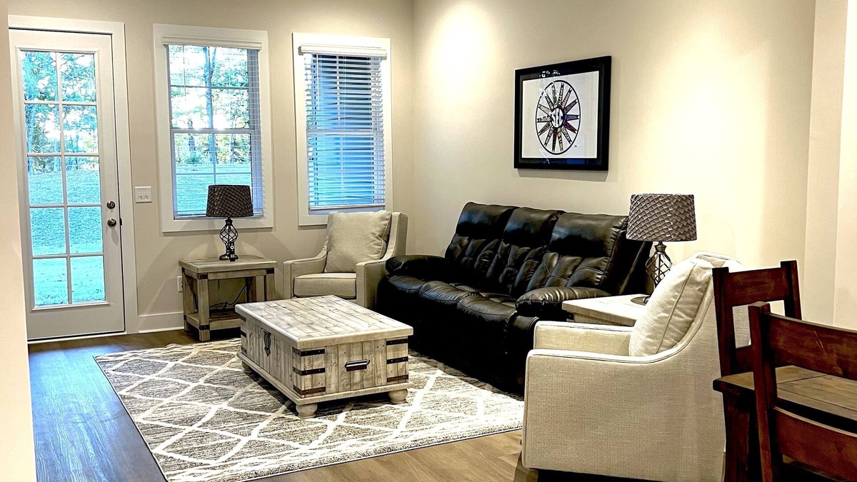Auburn - Opelika House | SEC House-2025 FB game weekends include 4 endzone tickets 2 night min-sleeps 8