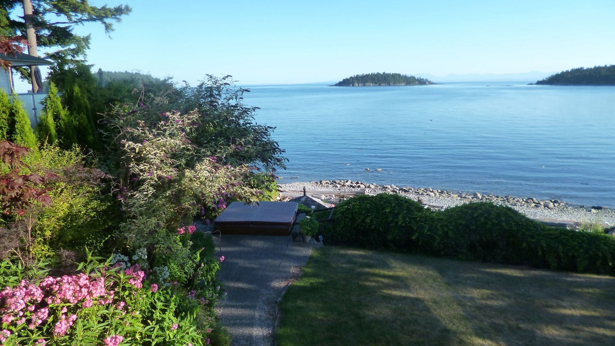 West Sechelt Apartment | Sechelt Oceanfront Suite